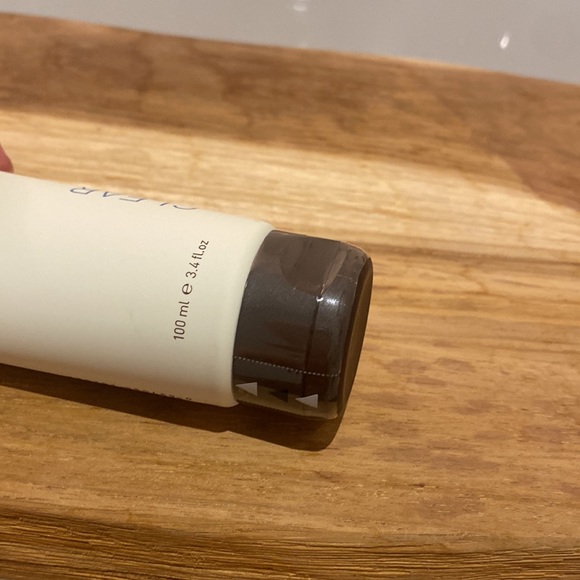 AHAVA Refreshing Cleansing Gel - Picture 3 of 3